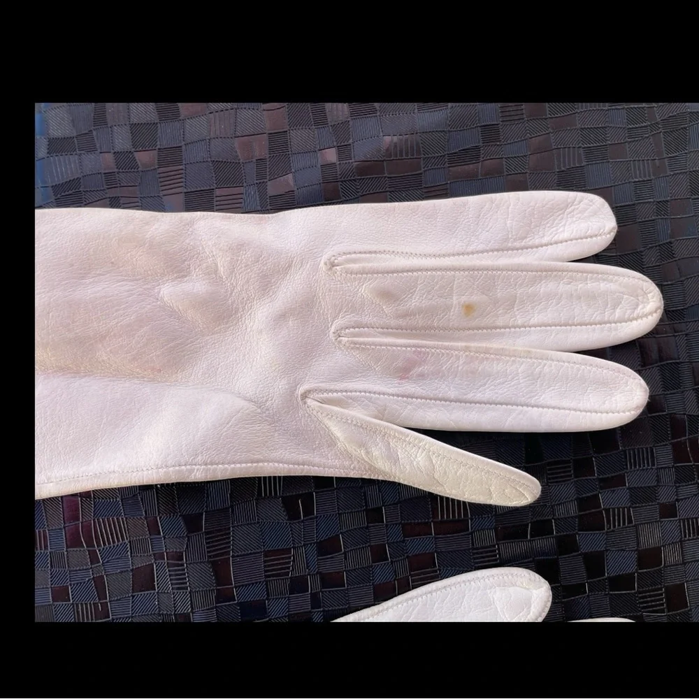 Vintage Elegant White/ Ivory Leather Opera Gloves